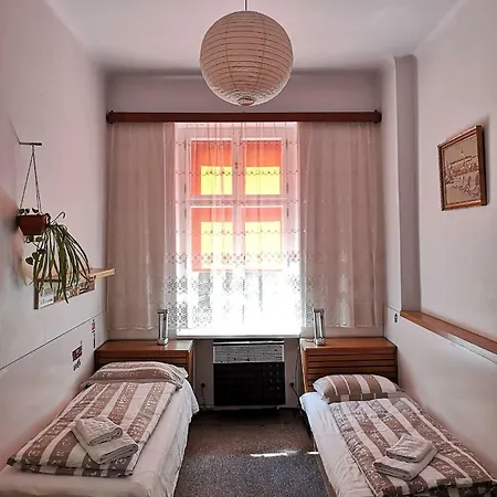 3 Bedrooms Historic In The Center. Fully Furnished, Fireplace, Air Cooler-conditioning, Breakfast! 1 Min Walk To Metro&tram. 7min Walk To Wenceslas Square. Lublanska Street № 6, 2 Apartment *