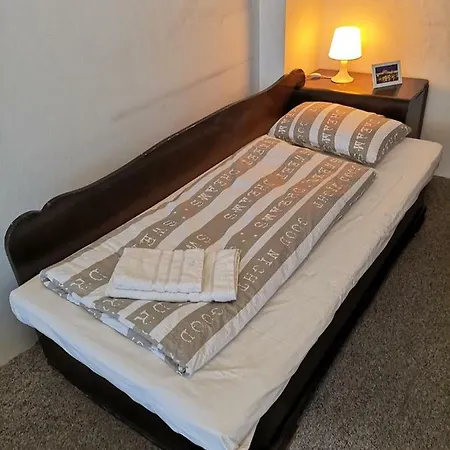 公寓 3 Bedrooms Historic In The Center. Fully Furnished, Fireplace, Air Cooler-conditioning, Breakfast! 1 Min Walk To Metro&tram. 7min Walk To Wenceslas Square. Lublanska Street № 6, 2 布拉格