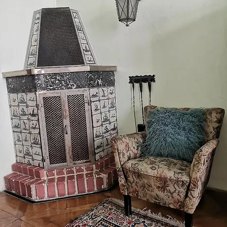 3 Bedrooms Historic In The Center. Fully Furnished, Fireplace, Air Cooler-conditioning, Breakfast! 1 Min Walk To Metro&tram. 7min Walk To Wenceslas Square. Lublanska Street № 6, 2 * 布拉格