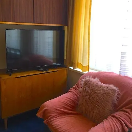 3 Bedrooms Historic In The Center. Fully Furnished, Fireplace, Air Cooler-conditioning, Breakfast! 1 Min Walk To Metro&tram. 7min Walk To Wenceslas Square. Lublanska Street № 6, 2 公寓 布拉格